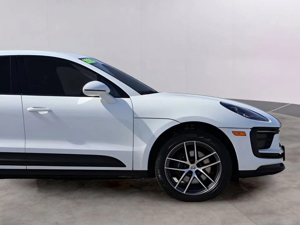 2025 Porsche Macan - Image 10 of 20