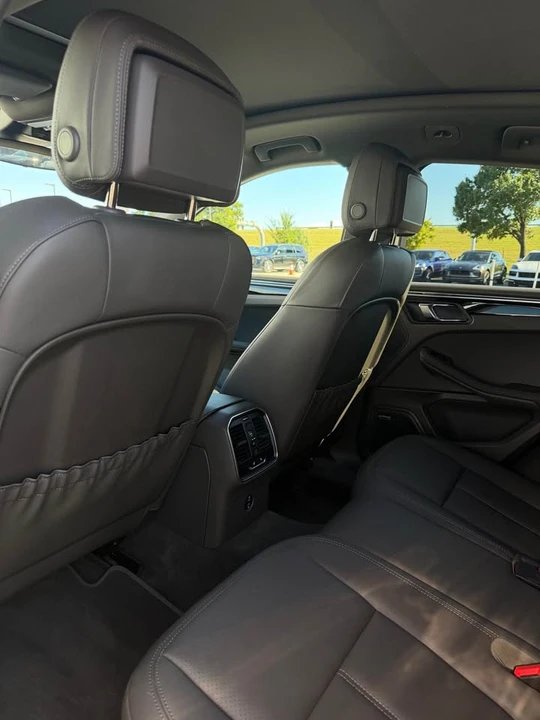 2025 Porsche Macan - Image 6 of 8
