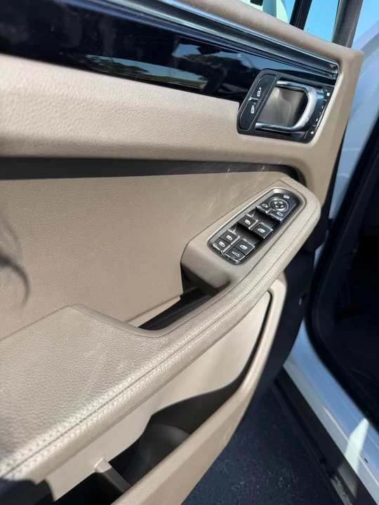 2025 Porsche Macan - Image 5 of 8