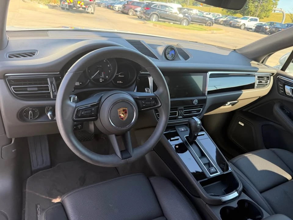 2025 Porsche Macan - Image 3 of 8
