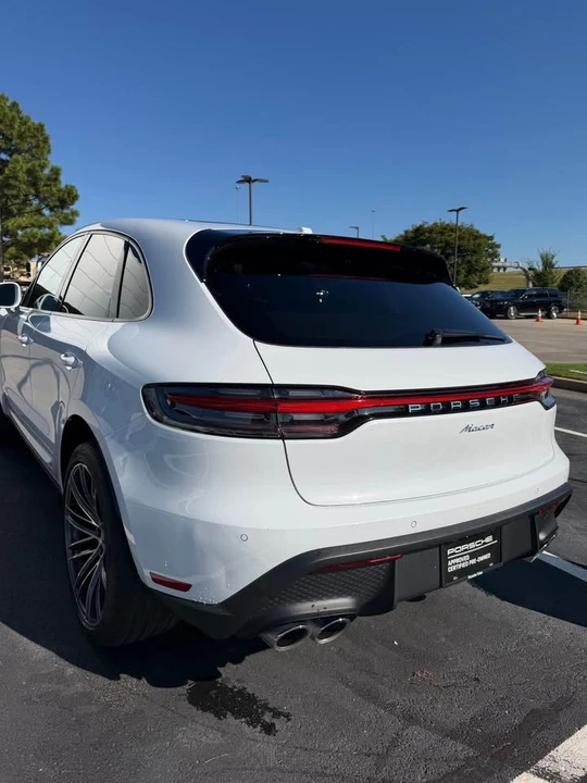 2025 Porsche Macan - Image 8 of 8