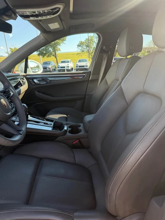 2025 Porsche Macan - Image 4 of 8