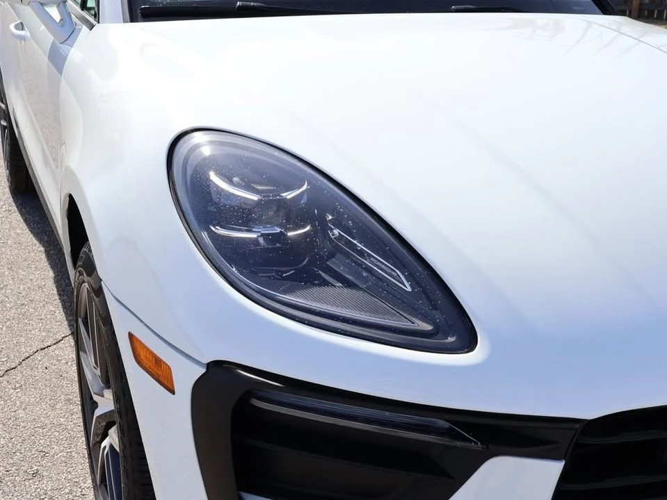 2025 Porsche Macan - Image 14 of 20