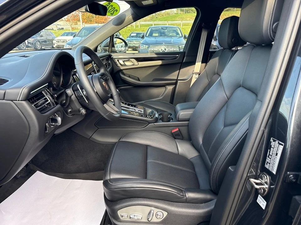 2025 Porsche Macan - Image 9 of 12