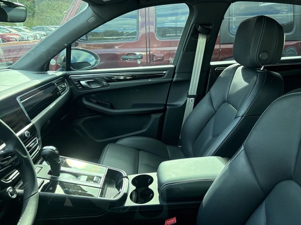 2025 Porsche Macan - Image 13 of 16