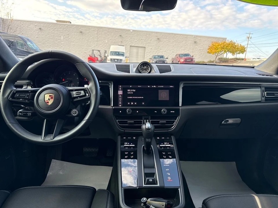 2025 Porsche Macan - Image 12 of 12
