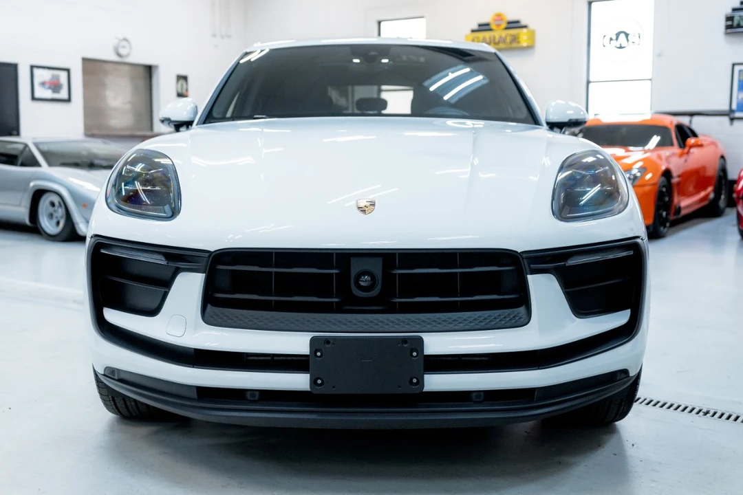 2025 Porsche Macan - Image 5 of 12