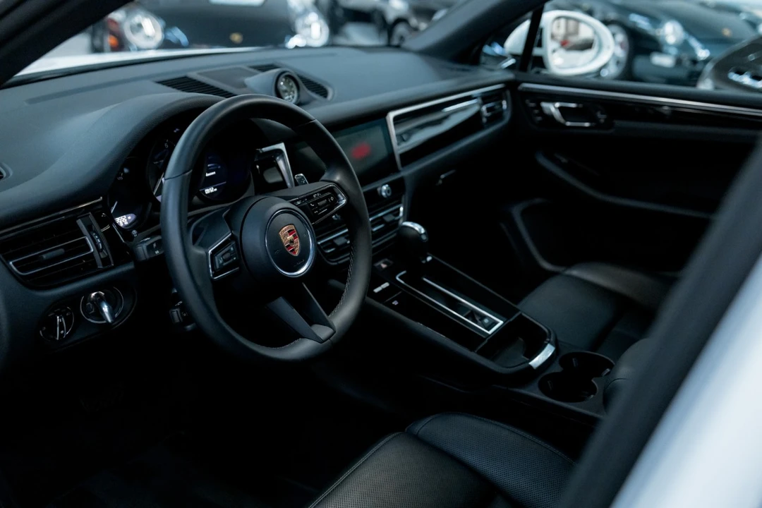 2025 Porsche Macan - Image 2 of 12