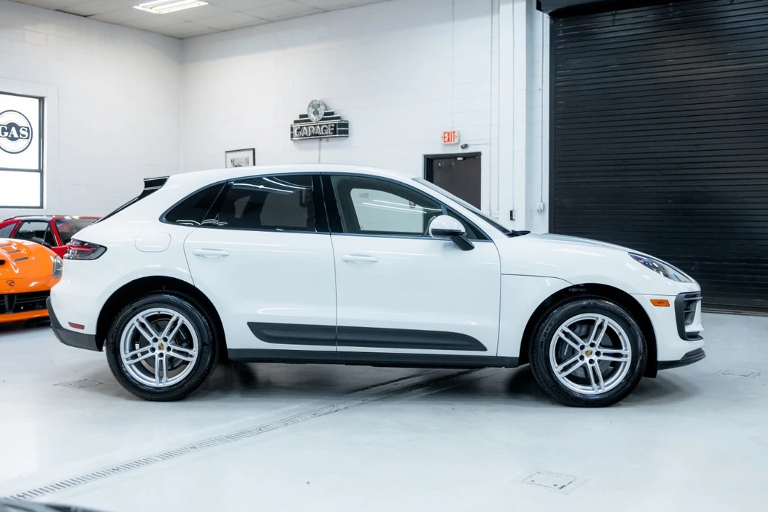 2025 Porsche Macan - Image 7 of 12