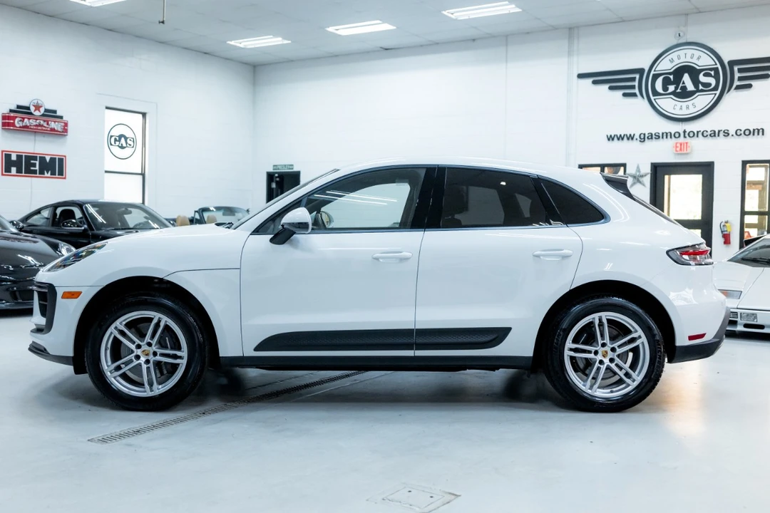 2025 Porsche Macan - Image 11 of 12