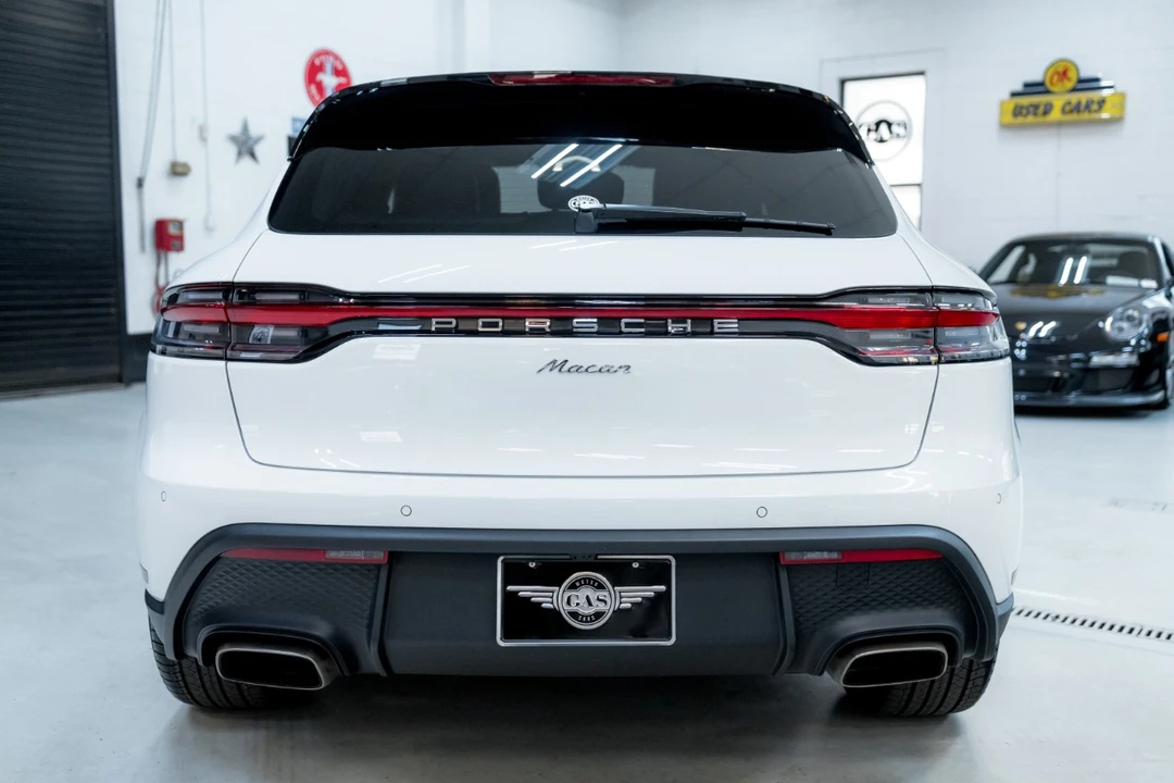 2025 Porsche Macan - Image 9 of 12