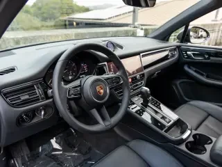 2025 Porsche Macan - Image 4 of 4