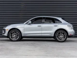 2025 Porsche Macan - Image 2 of 4