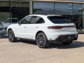 2025 Porsche Macan - Image 3 of 4