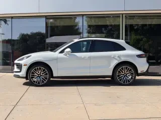 2025 Porsche Macan - Image 2 of 4