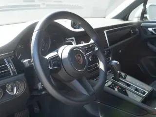 2025 Porsche Macan - Image 4 of 4
