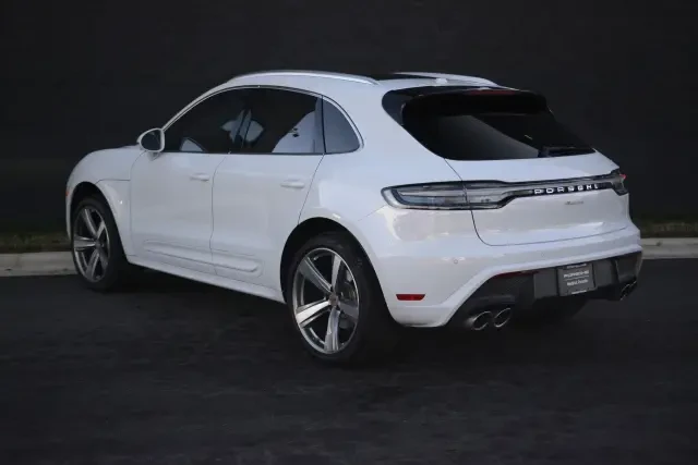 2025 Porsche Macan - Image 8 of 9