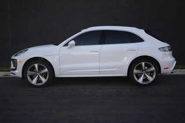 2025 Porsche Macan - Image 7 of 9