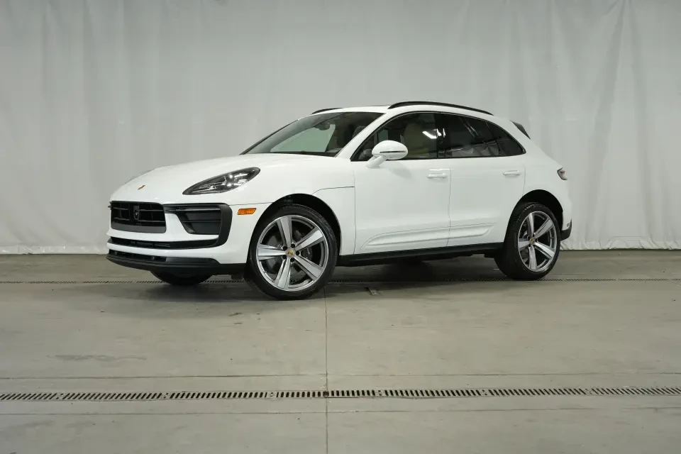 2025 Porsche Macan - Image 4 of 9