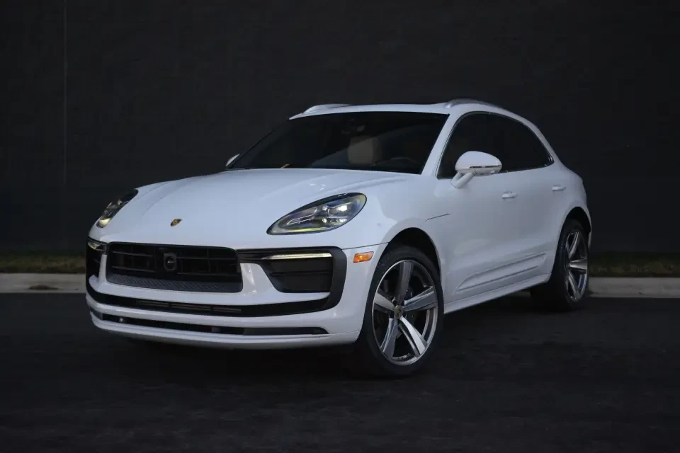 2025 Porsche Macan - Image 6 of 9