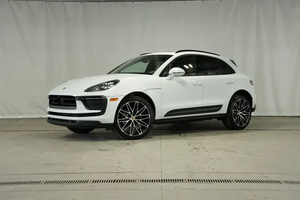 2025 Porsche Macan - Image 5 of 9