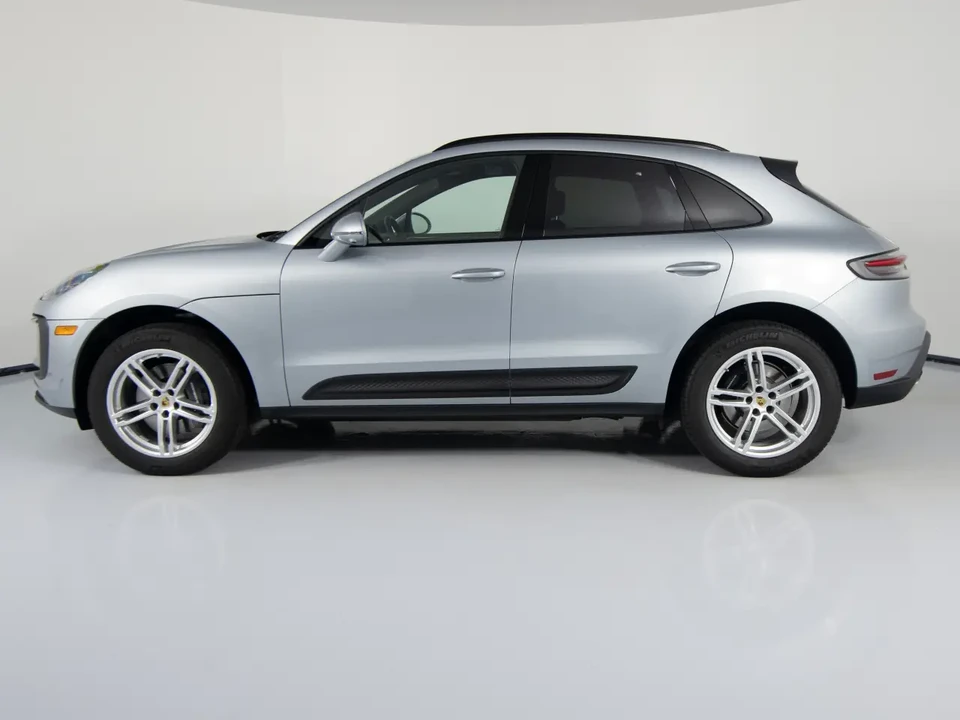 2025 Porsche Macan - Image 2 of 8