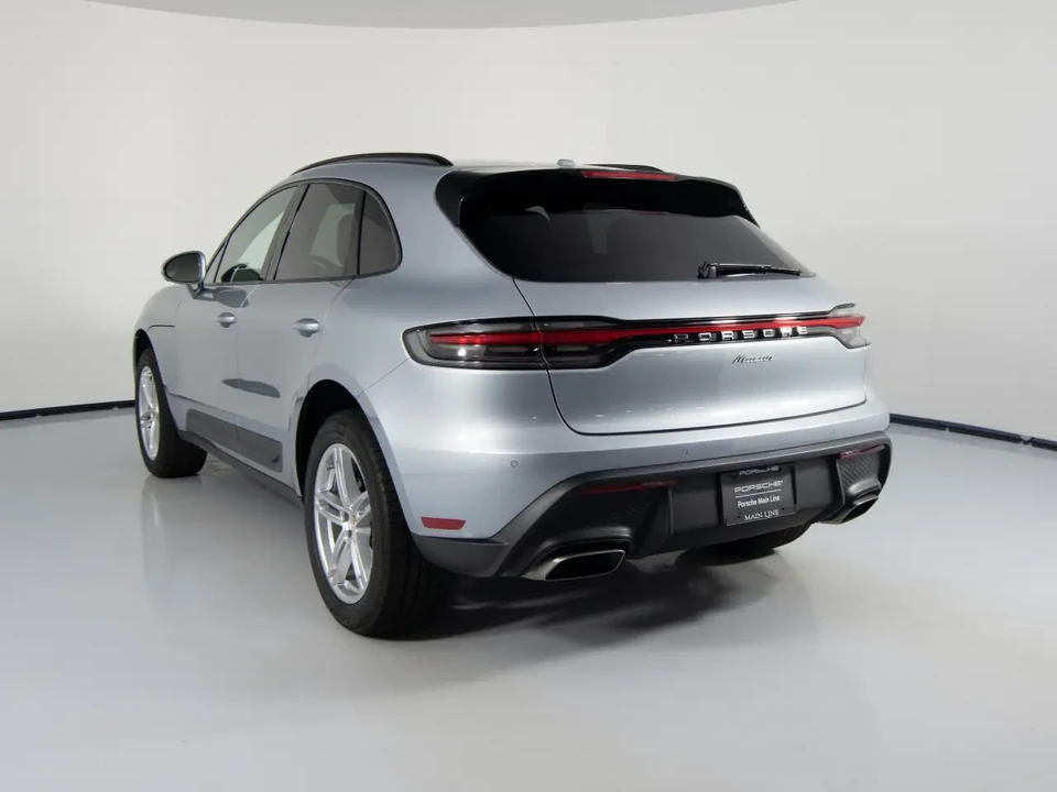 2025 Porsche Macan - Image 3 of 8
