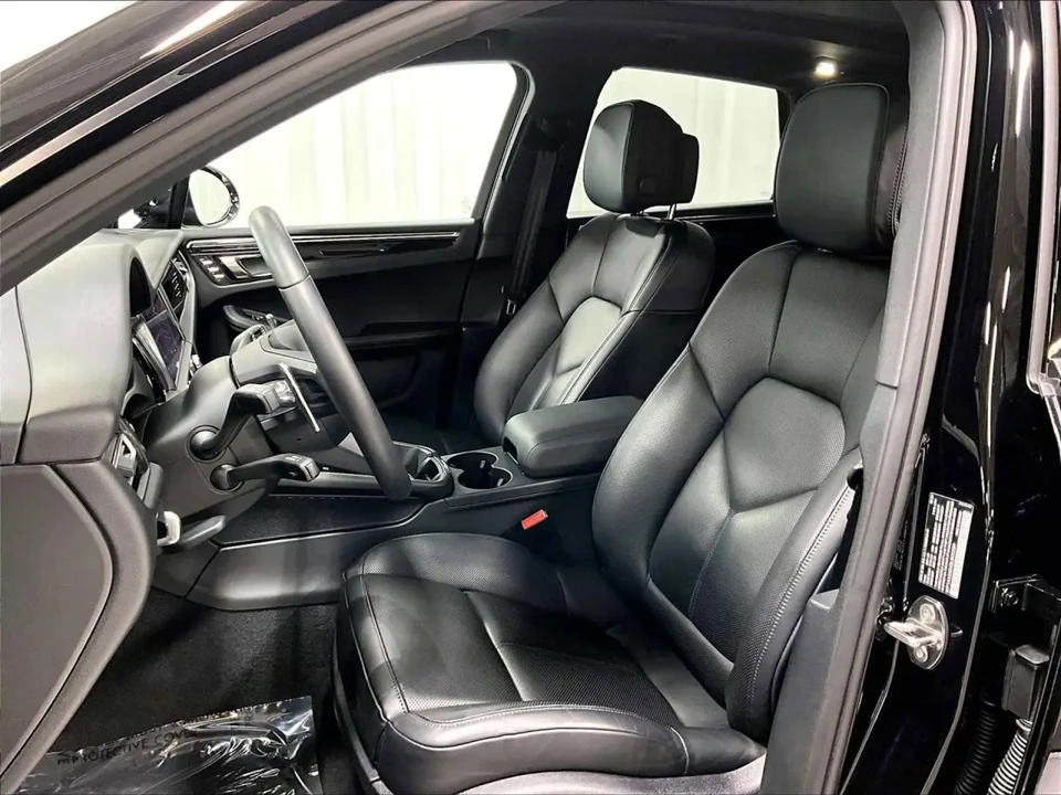 2025 Porsche Macan - Image 5 of 13