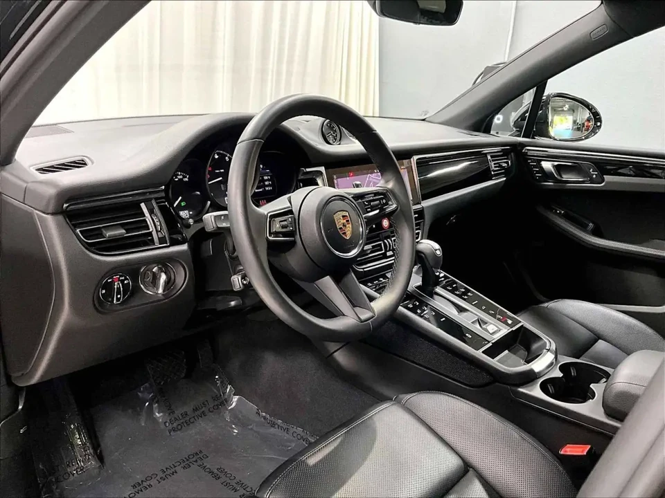 2025 Porsche Macan - Image 4 of 13