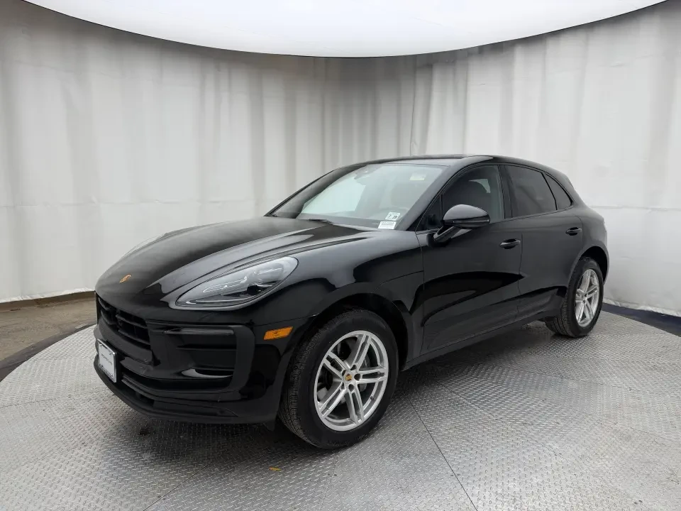 2025 Porsche Macan - Image 9 of 13