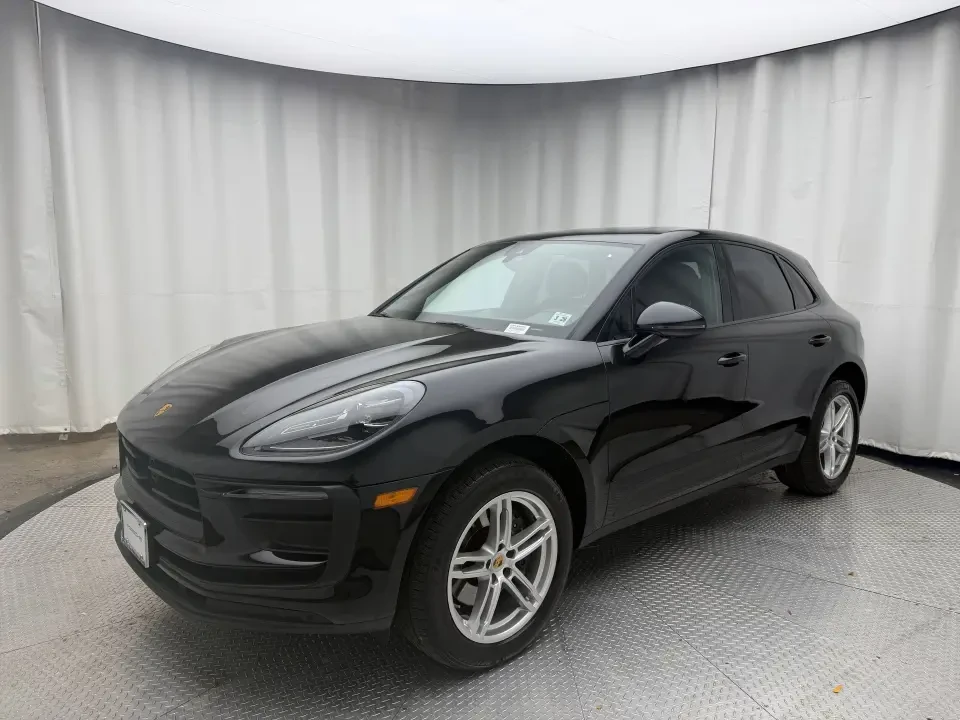 2025 Porsche Macan - Image 10 of 13