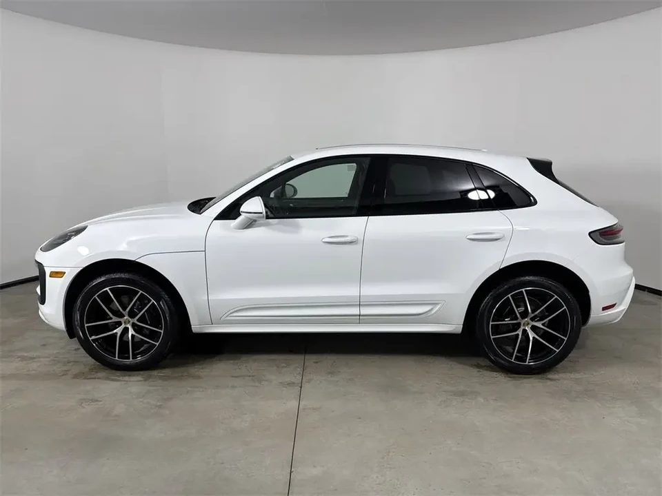 2025 Porsche Macan - Image 2 of 8