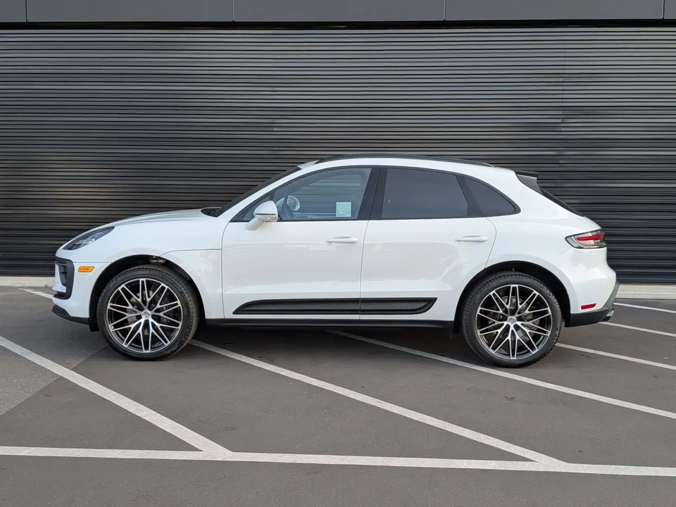 2025 Porsche Macan - Image 2 of 8