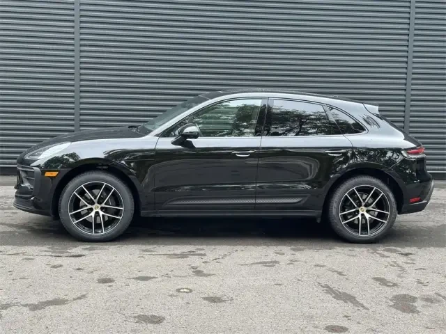 2025 Porsche Macan - Image 2 of 9