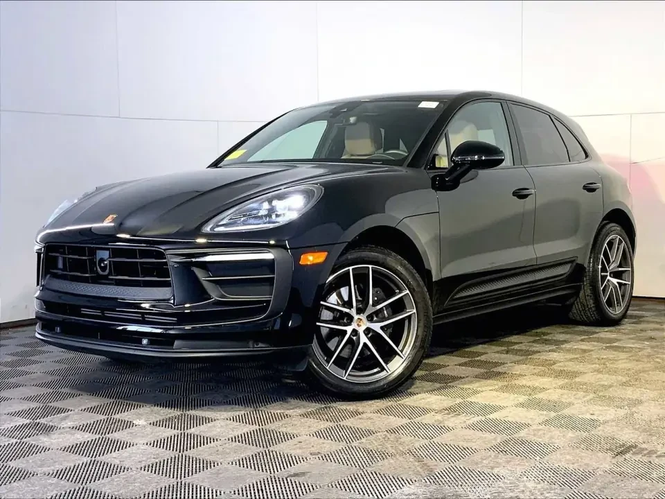 2025 Porsche Macan - Image 9 of 9