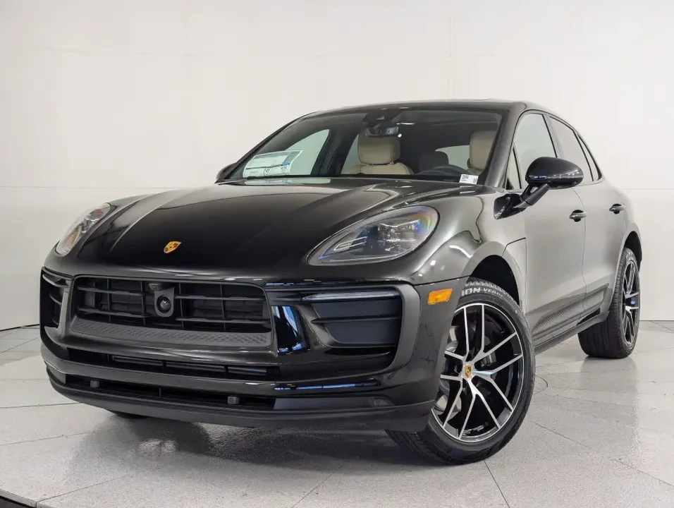 2025 Porsche Macan - Image 8 of 9