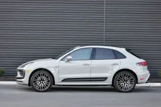 2025 Porsche Macan - Image 2 of 4