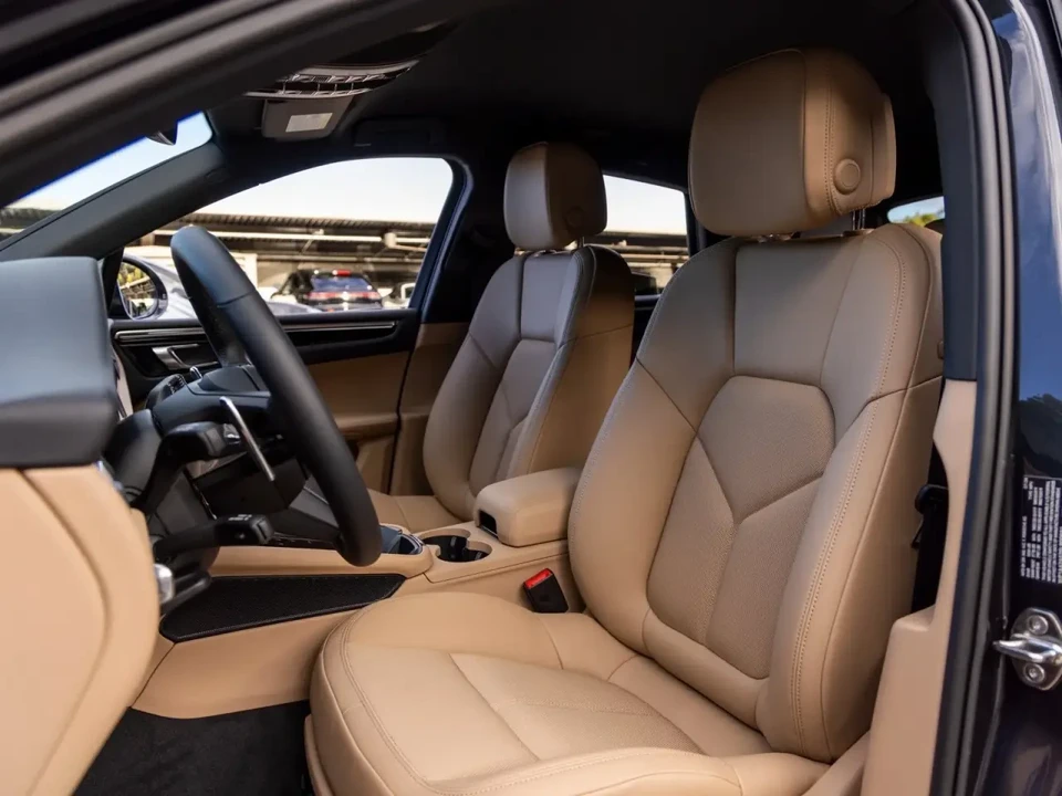 2025 Porsche Macan - Image 5 of 6