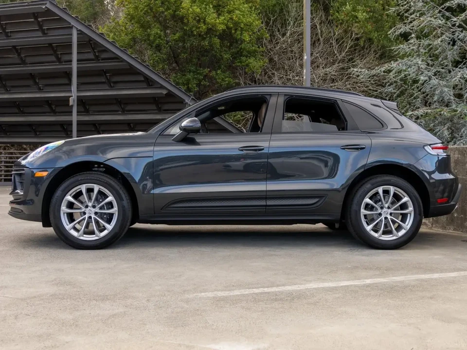 2025 Porsche Macan - Image 2 of 6