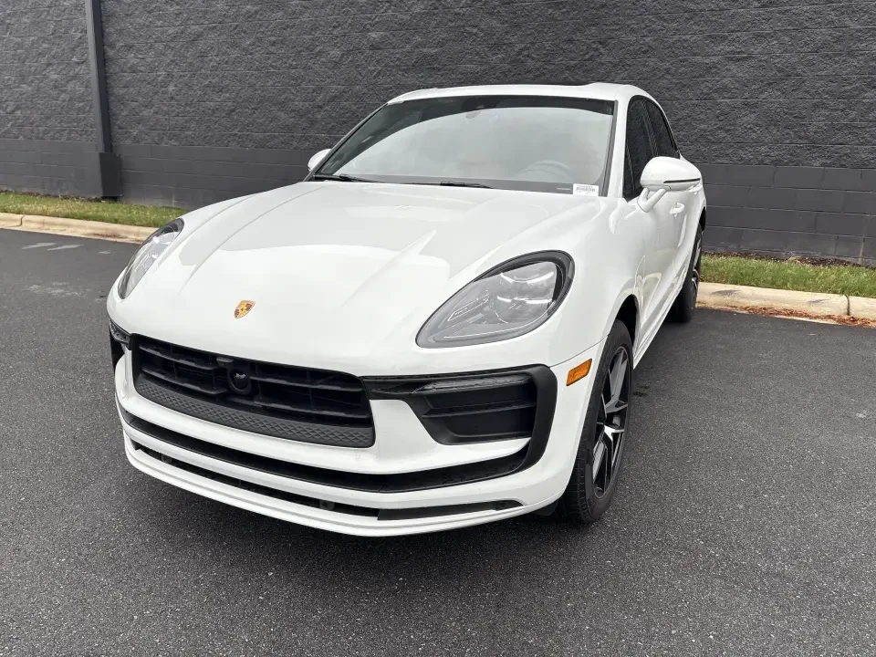 2025 Porsche Macan - Image 7 of 9