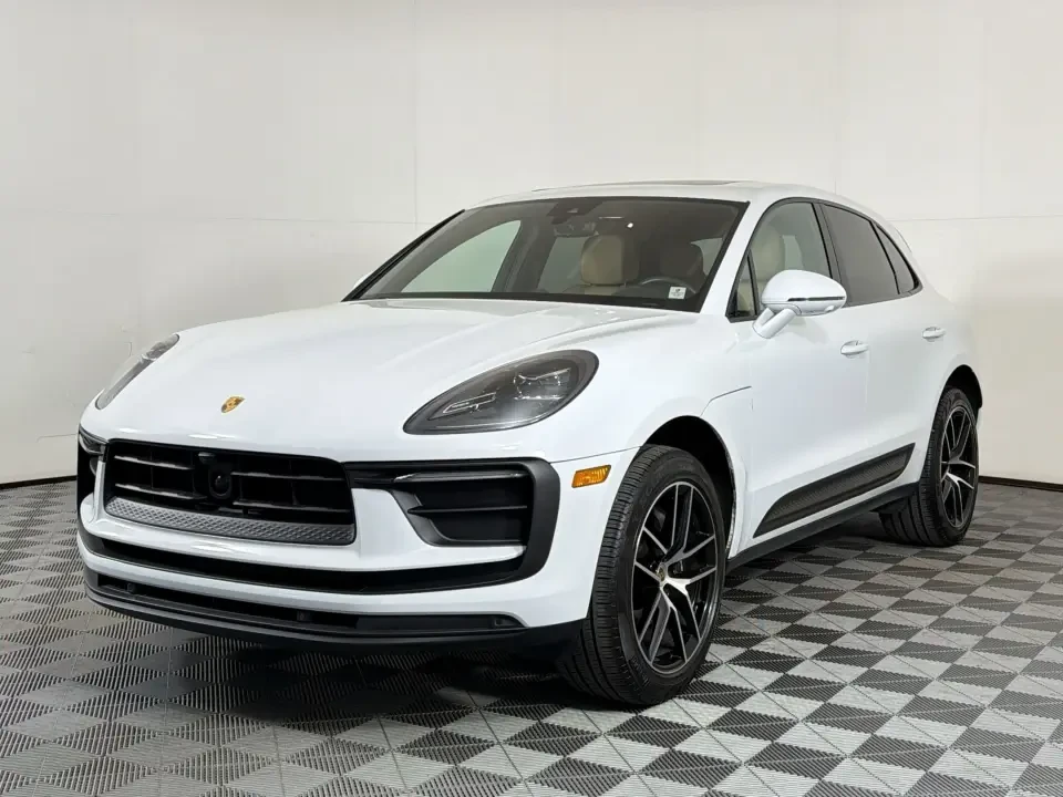 2025 Porsche Macan - Image 9 of 9