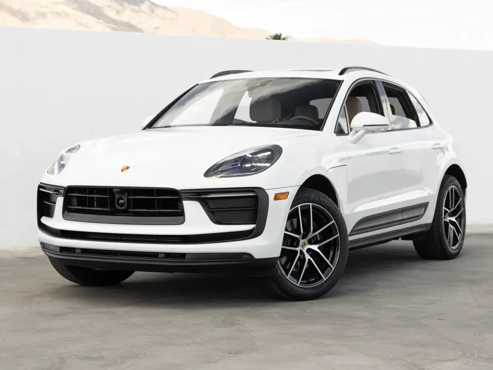 2025 Porsche Macan - Image 5 of 9