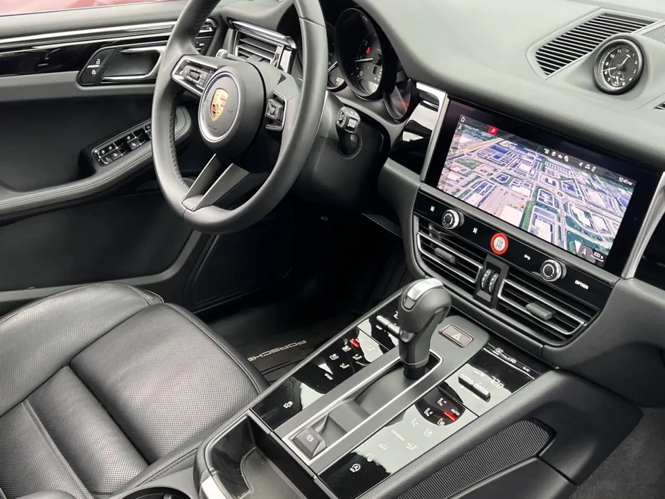 2025 Porsche Macan - Image 4 of 8