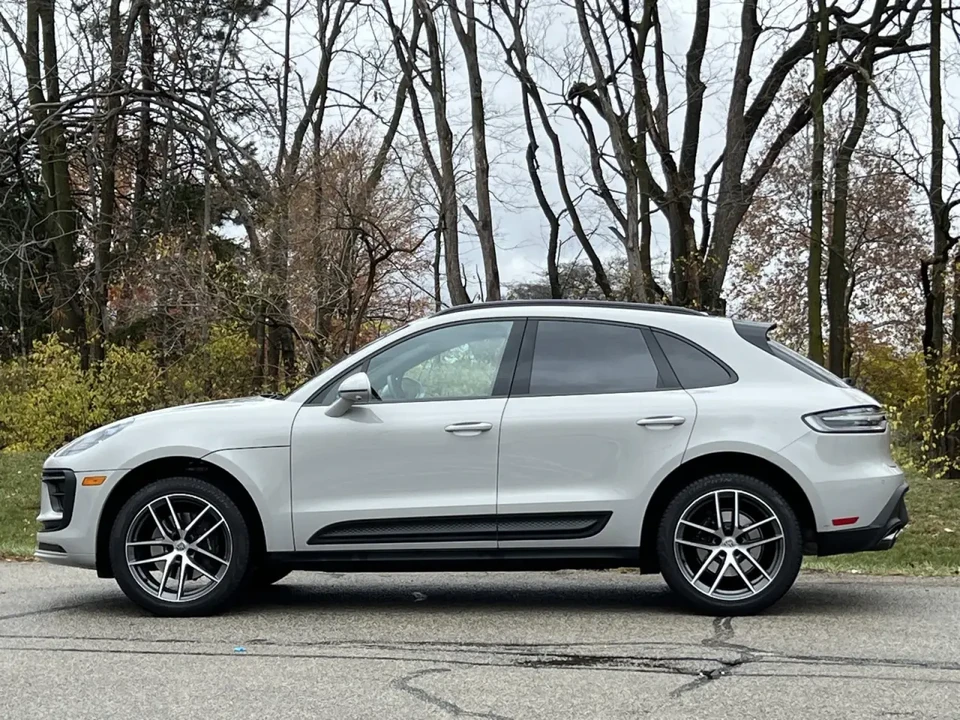2025 Porsche Macan - Image 2 of 8