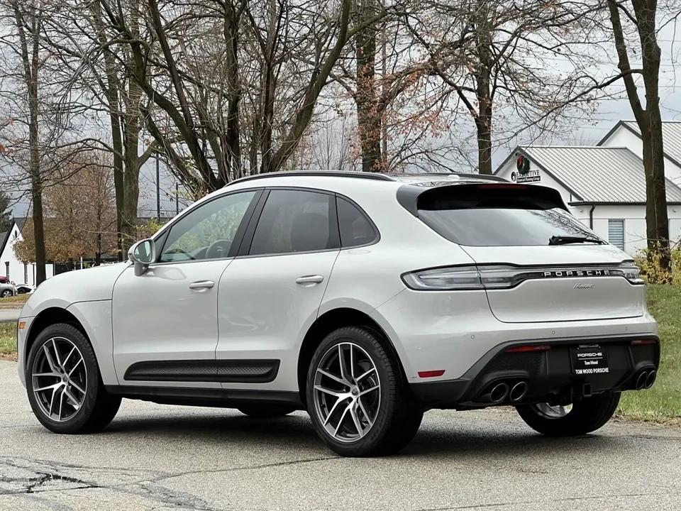 2025 Porsche Macan - Image 3 of 8