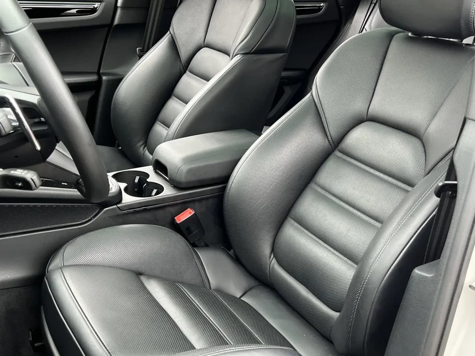 2025 Porsche Macan - Image 5 of 8