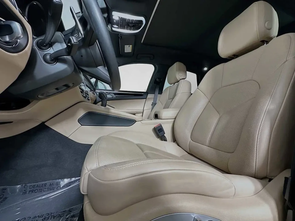 2025 Porsche Macan - Image 5 of 8