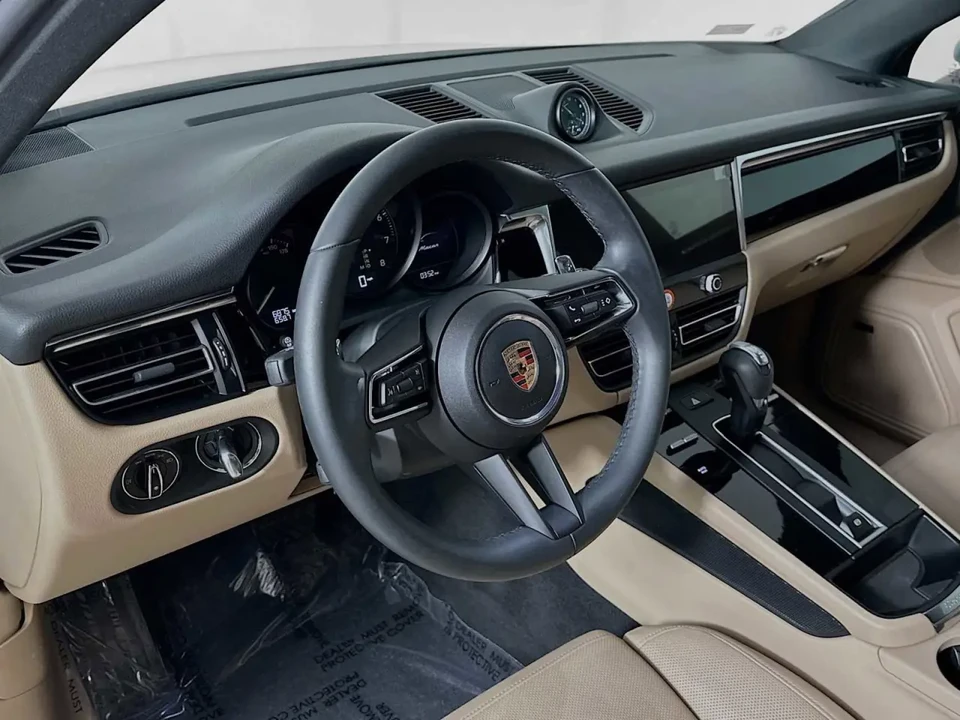 2025 Porsche Macan - Image 4 of 8