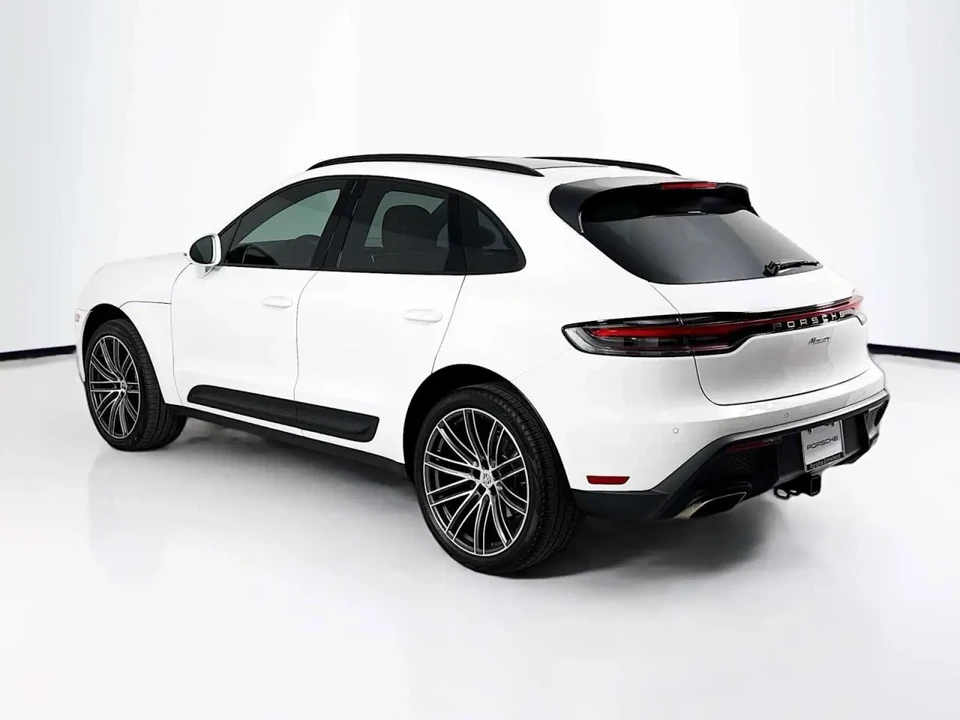 2025 Porsche Macan - Image 3 of 8