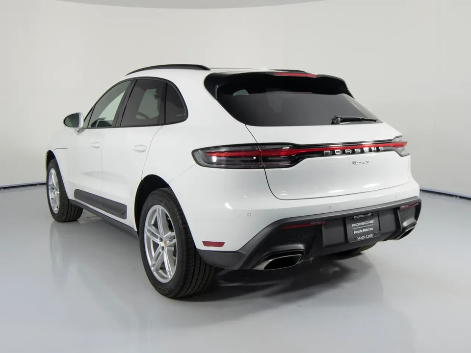2025 Porsche Macan - Image 4 of 8